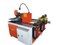 數(shù)控轉(zhuǎn)塔閉式母線加工機(jī)